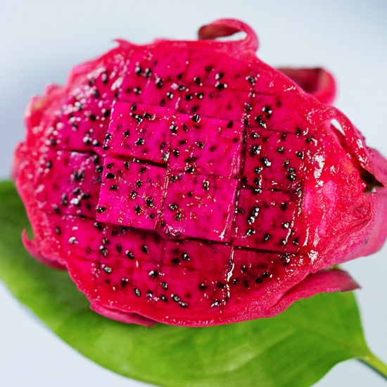 Thanh long ruột đỏ tươi ngon tự nhiên
